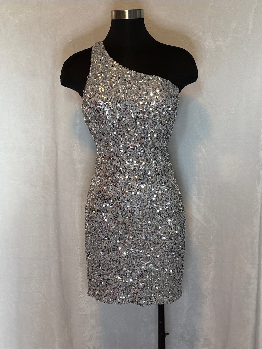 One-Shoulder Silver Sequin Cocktail Dress